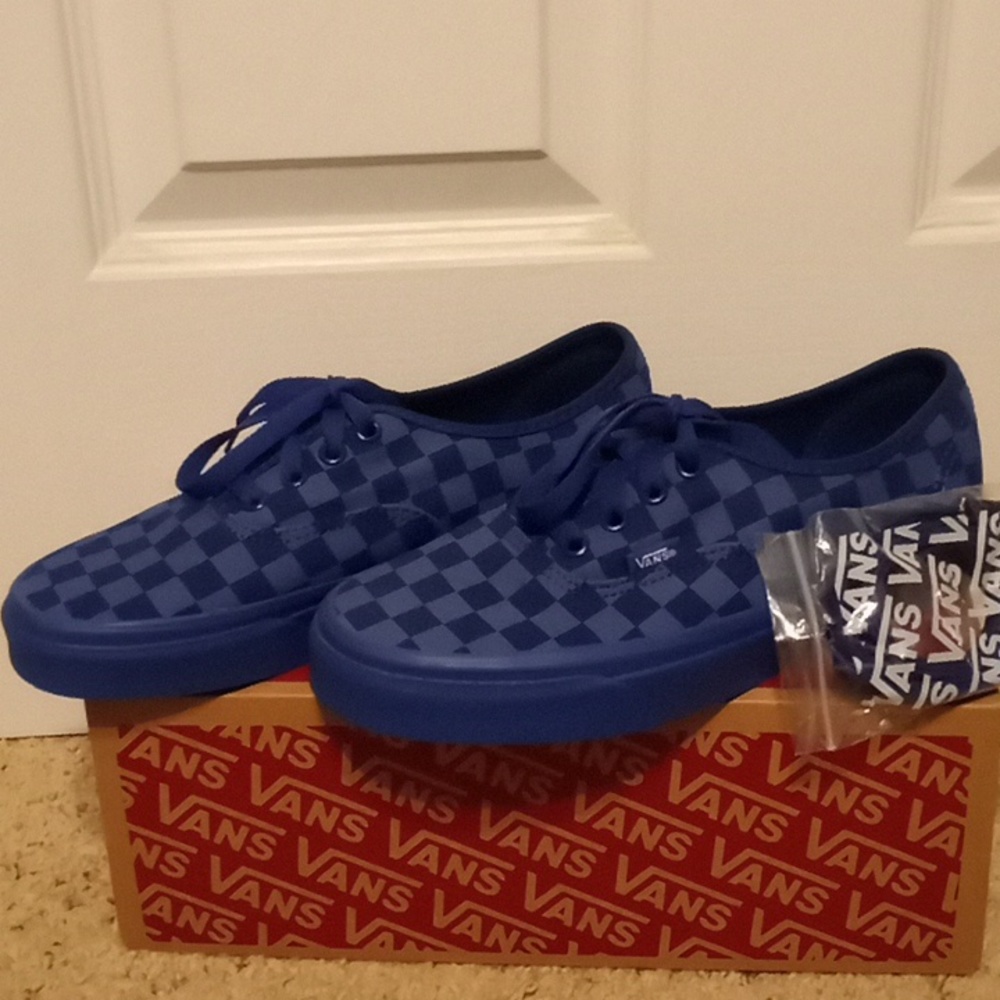 New. Mens size 6.  Womens size 7.5